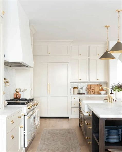 Benjamin Moore Creamy White