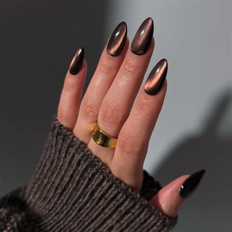 Cat's Eye Nails