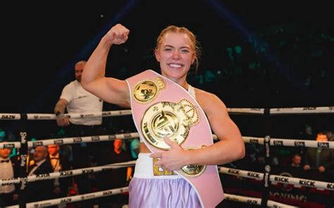 Elle Brooke: The Rise of a Social Media Sensation