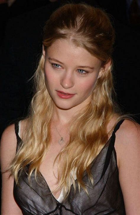Emilie De Ravin Sexy