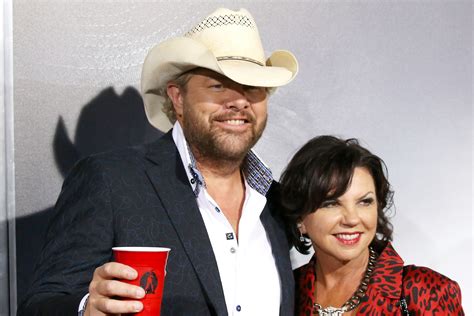 Toby Keith Relationships: Unveiling His Personal Life Secrets